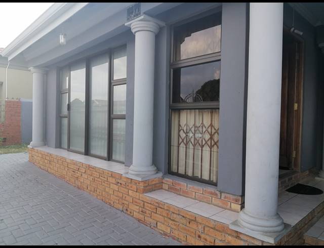 4 BEDROOM HOUSE FOR SALE IN TLHABANE WEST